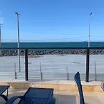 Flat Tabajara Residence